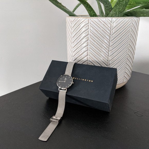 Daniel Wellington Petite Sterling Women's Watch - Picture 2 of 3